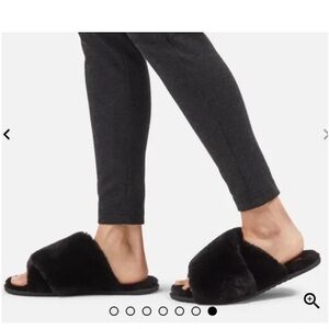 Sorel go Mail run Women's Black Fuzzy Slippers